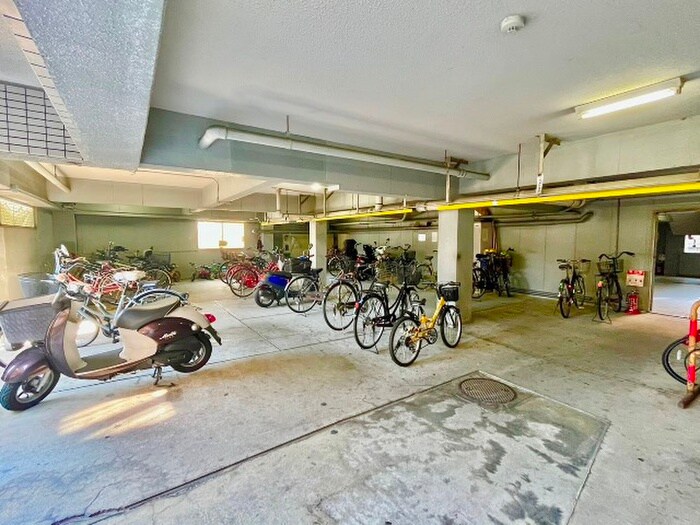 物件外観写真4　(駐輪場)