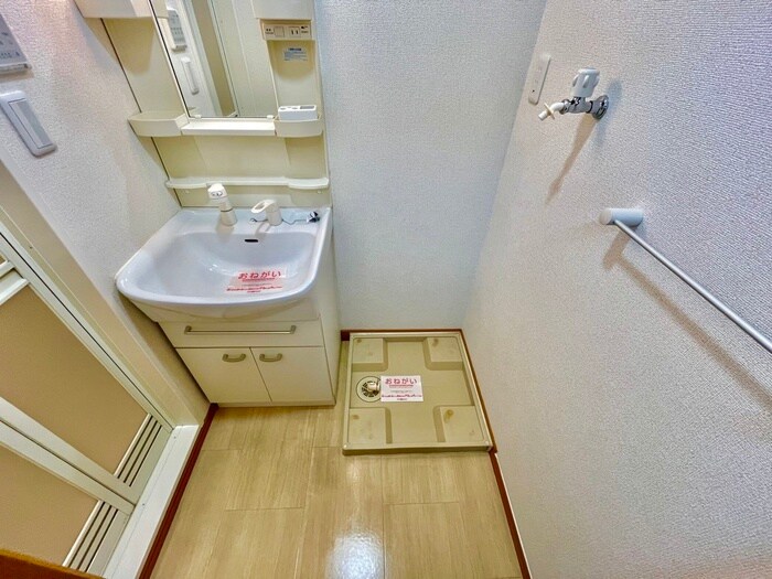 物件内観写真13　(洗濯機置場)