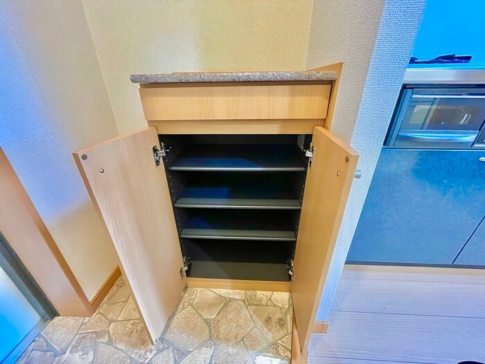 物件内観写真15　(靴箱)