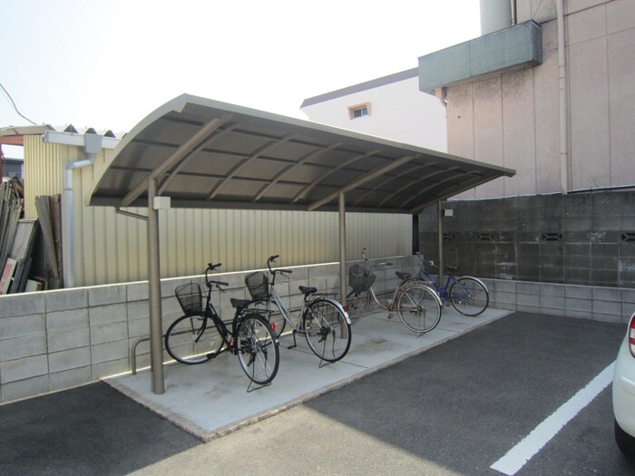 物件外観写真3　(駐輪場)