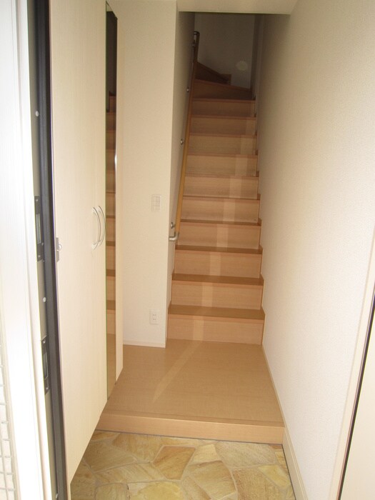 物件内観写真7　(玄関)