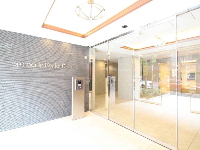 物件外観写真3　(エントランス部分)