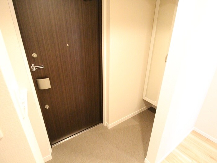 物件内観写真16　(玄関)