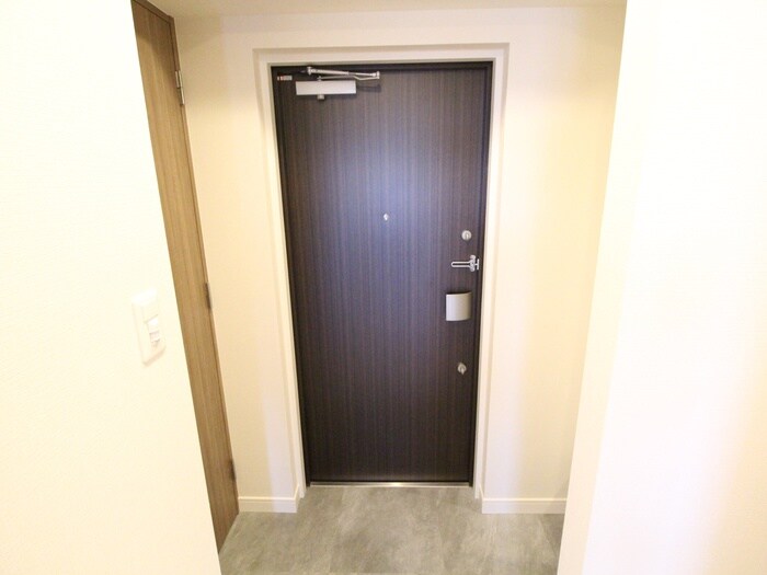 物件内観写真16　(玄関)
