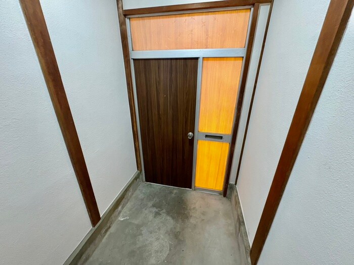 物件内観写真5　(玄関)