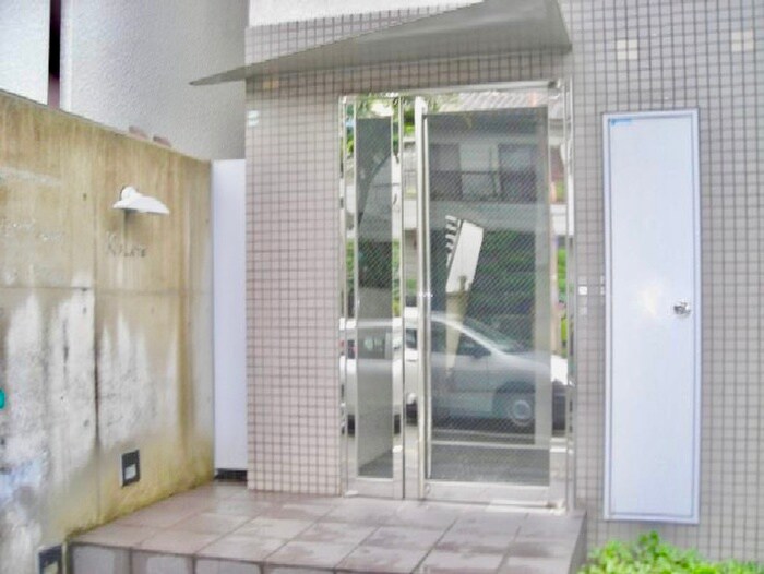 物件外観写真2　(エントランス部分)