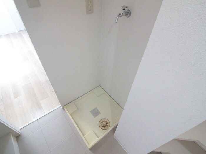 物件内観写真14　(洗濯機置場)