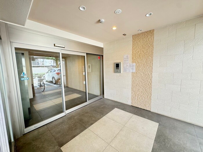 物件外観写真4　(エントランス部分)