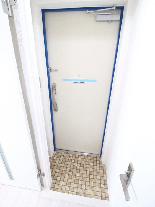 物件内観写真14　(玄関)