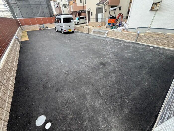 物件外観写真3　(駐車場)