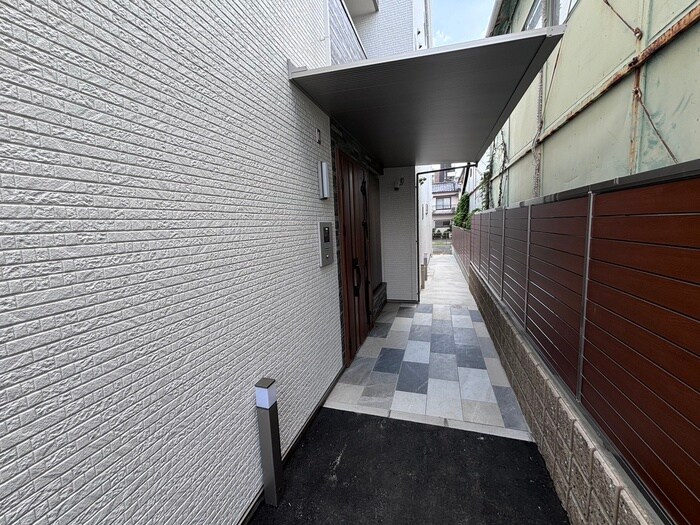 物件外観写真5　(エントランス部分)