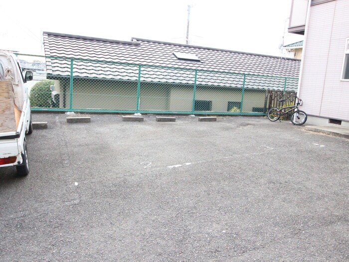 物件外観写真6　(駐車場)