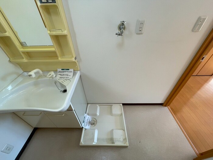 物件内観写真18　(洗濯機置場)