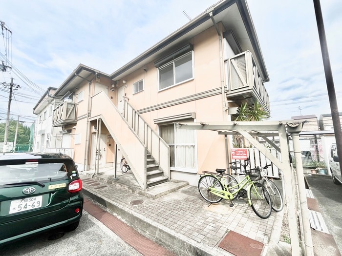 吉川ハイツの物件外観写真