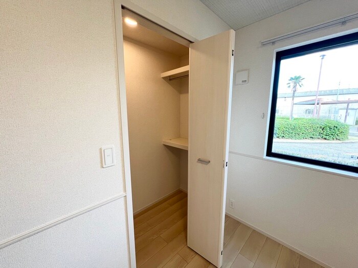 物件内観写真12　(収納)