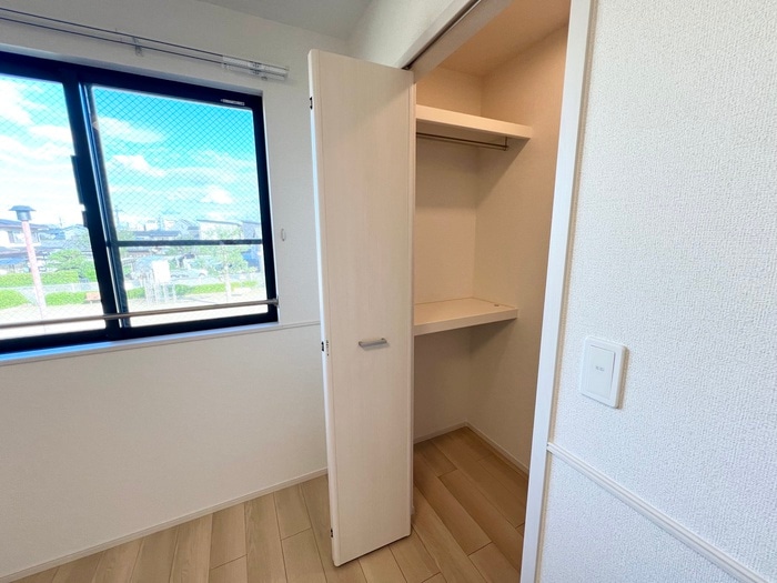 物件内観写真12　(収納)