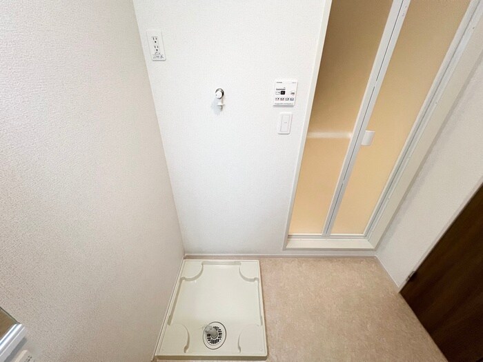 物件内観写真17　(洗濯機置場)