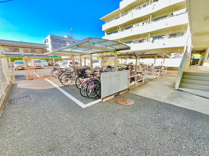物件外観写真4　(駐輪場)