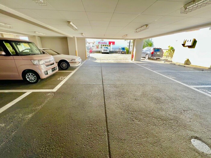 物件外観写真5　(駐車場)