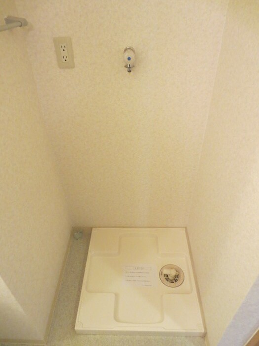 物件内観写真15　(洗濯機置場)