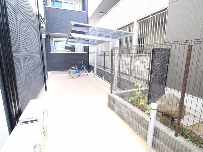 物件外観写真5　(駐輪場)