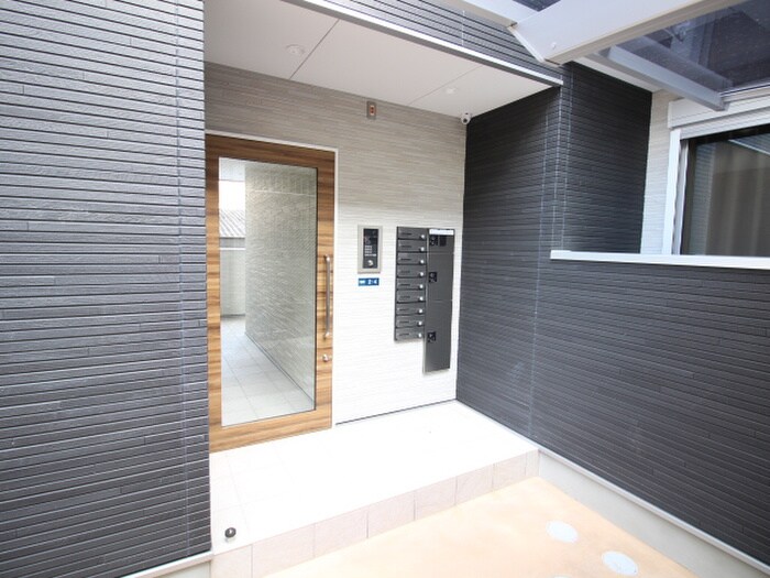 物件外観写真6　(エントランス部分)