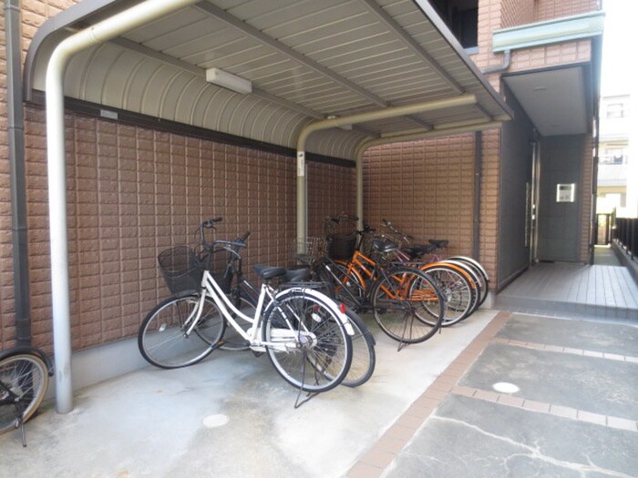 物件外観写真3　(駐輪場)