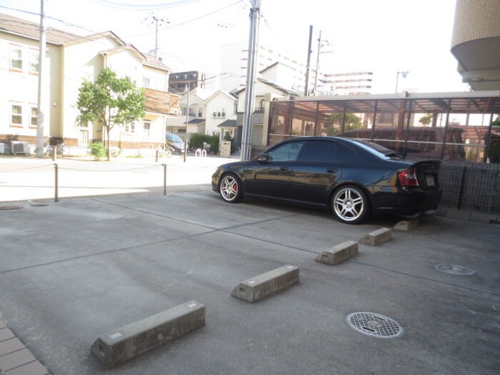 物件外観写真4　(駐車場)