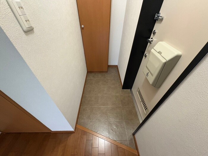物件内観写真15　(玄関)