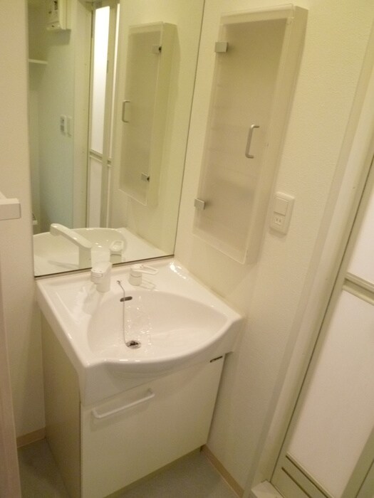 物件内観写真8　(洗面)