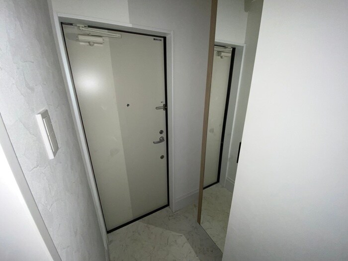 物件内観写真16　(玄関)