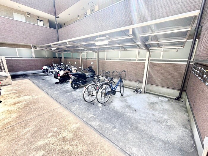 物件外観写真3　(駐輪場)