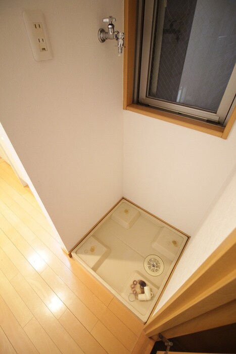 物件内観写真15　(洗濯機置場)