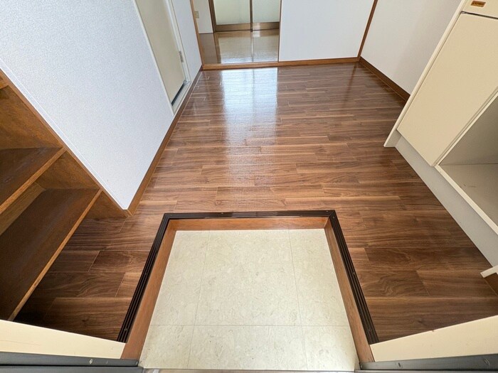 物件内観写真11　(玄関)