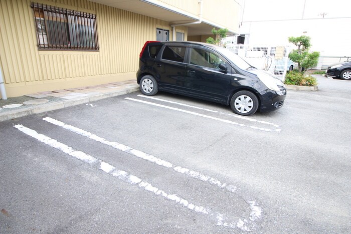 物件外観写真3　(駐車場)