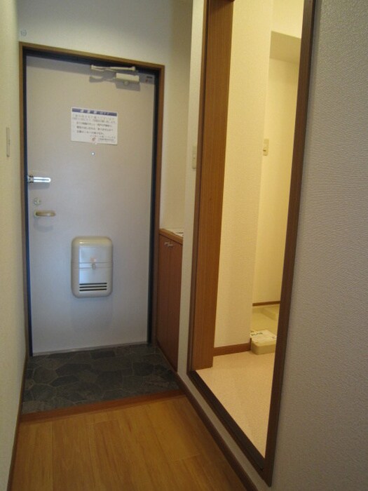 物件内観写真16　(玄関)