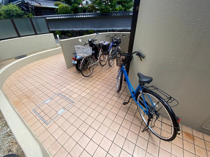 物件外観写真6　(駐輪場)
