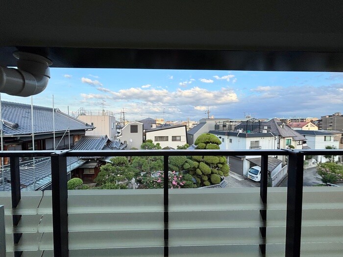 物件内観写真12　(室内からの展望)