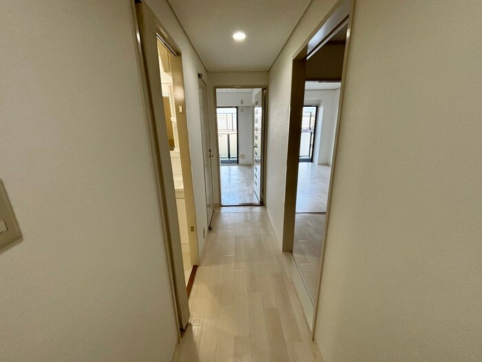 物件内観写真16　(廊下)
