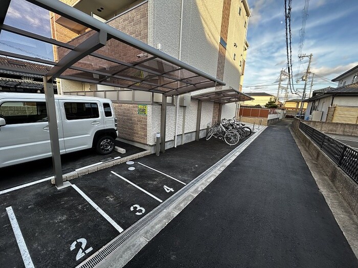 物件外観写真4　(駐輪場)