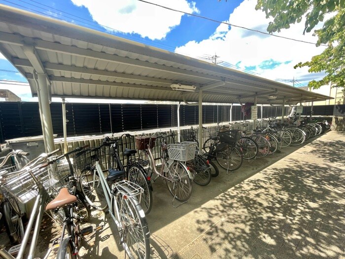 物件外観写真6　(駐輪場)