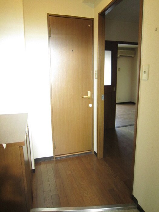 物件内観写真10　(玄関)