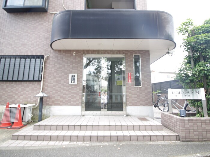 物件外観写真3　(エントランス部分)