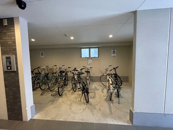 物件外観写真3　(駐輪場)