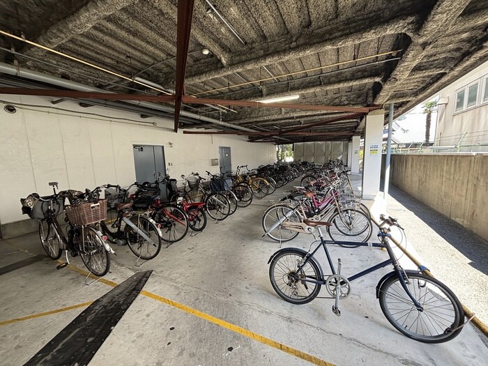 物件外観写真5　(駐輪場)