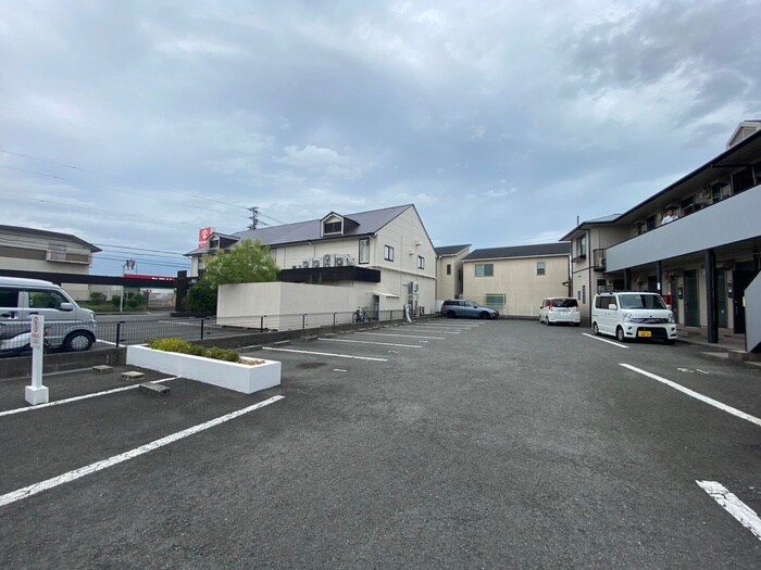 物件外観写真3　(駐車場)