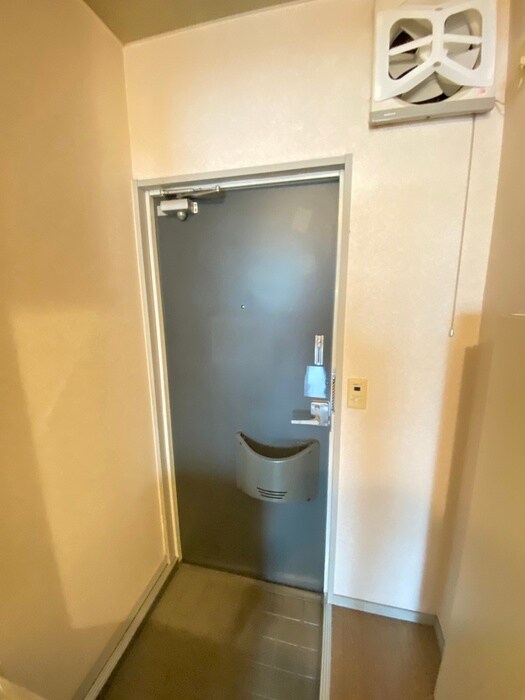 物件内観写真15　(玄関)