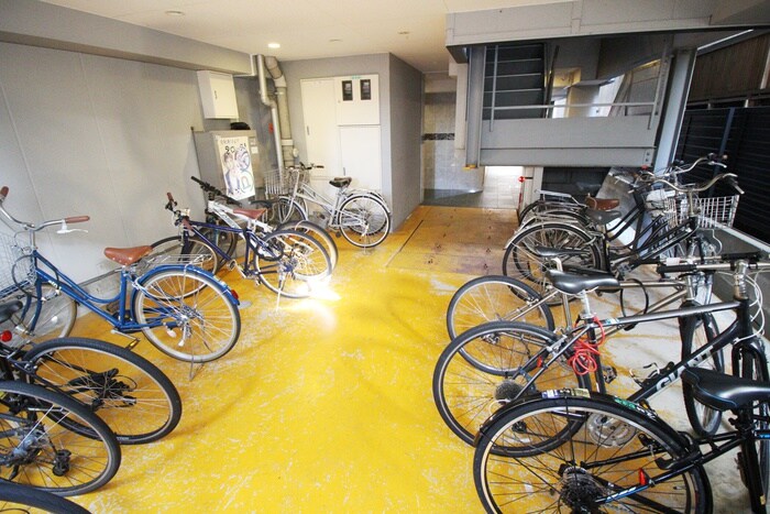 物件外観写真4　(駐輪場)