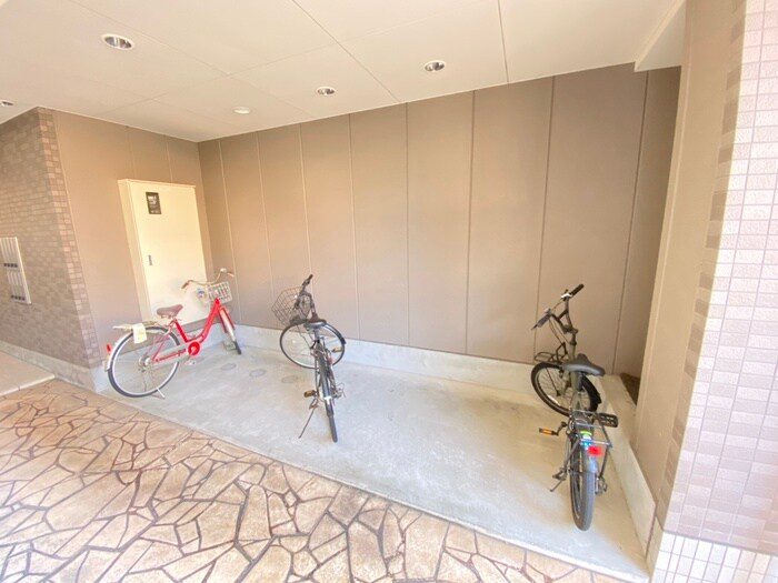 物件外観写真4　(駐輪場)