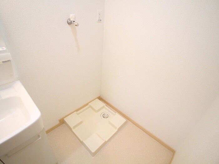 物件内観写真17　(洗濯機置場)